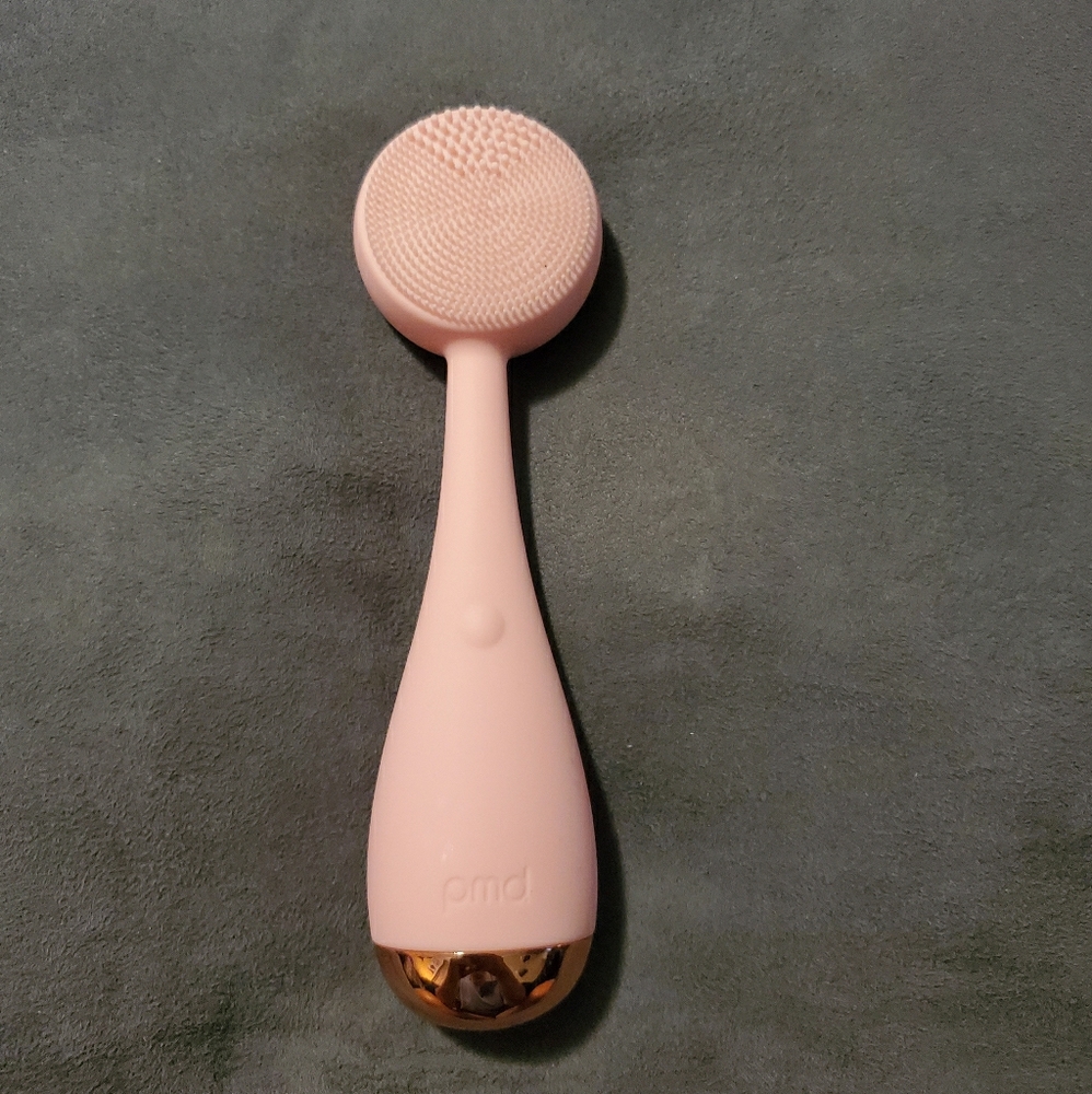 PMD Clean smart facial cleansing device